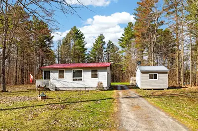 16 Rankin Road, Rideau Lakes, On K0g 1e0