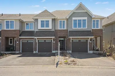 122 Kestrel Street, Blossom Park - Airport And Area, On K1t 0p8