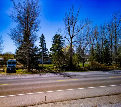 3319 London Line, Plympton-wyoming, On N0n 1t0