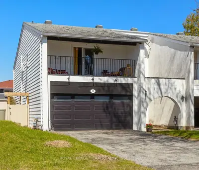25 Grady Crescent, South Of Baseline To Knoxdale, On K2h 5s2