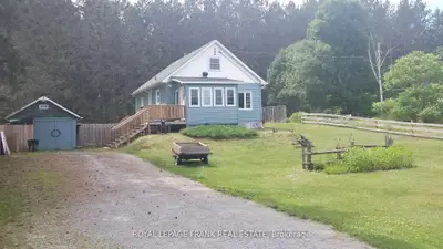 31 Boulter Lake Road, Hastings Highlands, On K0l 2k0
