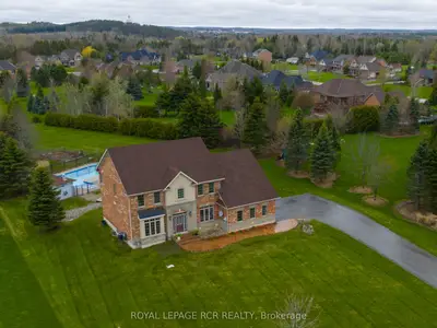 18 Leenders Lane, Erin, On N0b 1t0