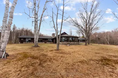 104 K/o Lodge Trail, Laurentian Hills, On K0j 1p0