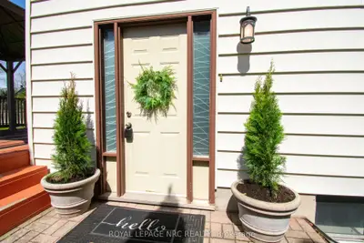 17 Christie Street W, St. Catharines, On L2n 5h2