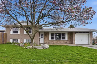 4 Clifton Downs Road, Hamilton, On L9c 2p2