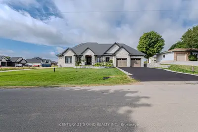18 Bannister Street, Brant, On N0e 1r0