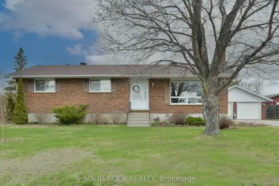 22 Creek Street, Whitewater Region, On K0j 2l0