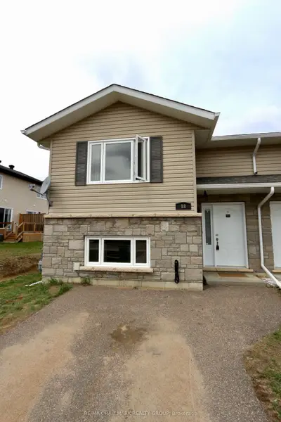 18 William Thomas Drive, Petawawa, On K8h 0c3