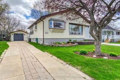 711 Michigan Avenue, Point Edward, On N7v 1g9