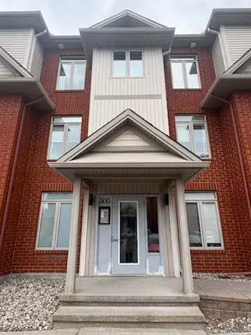 300 Meilleur Private H, Vanier And Kingsview Park, On K1l 0a2