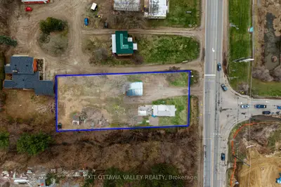 1165 Pembroke Street E, Laurentian Valley, On K8a 7r4