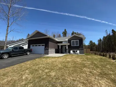 186 Larocque Road, North Bay, On P1b 8g3