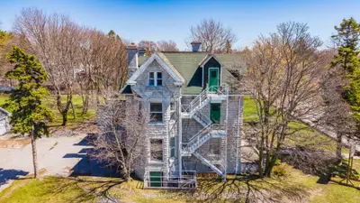525 King Street W, Kingston, On K7l 2x4
