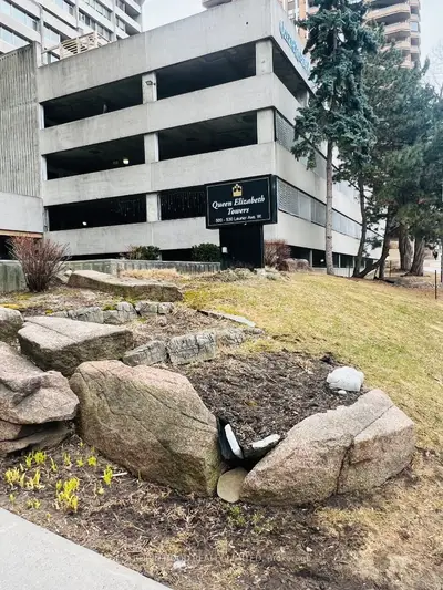530 Laurier Avenue W 910, Ottawa Centre, On K1r 7t1