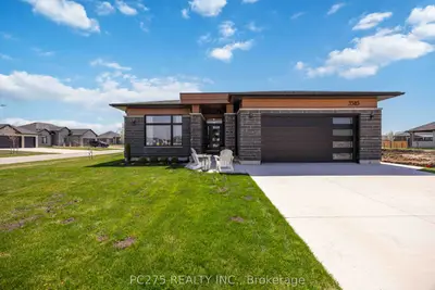 3585 Britt Boulevard, Plympton-wyoming, On N0n 1e0