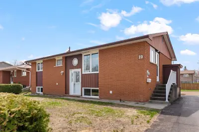 19 Algonquin Street, Petawawa, On K8h 2b1