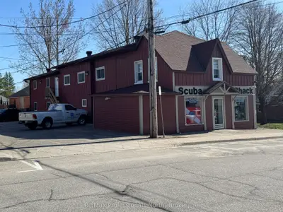 141 Hotchkiss Street, Gravenhurst, On P1p 1h6