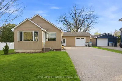208 Ontario Street, Central Huron, On N0m 1l0