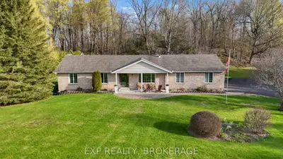 487 County 2 Road E, Front Of Leeds & Seeleys Bay, On K7g 2v4