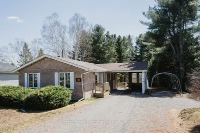 27 Queen Street, Sundridge, On P0a 1z0