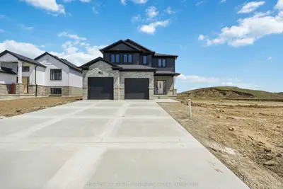 644 Ketter Way, Plympton-wyoming, On N0n 1t0