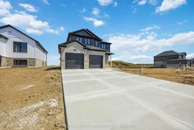 644 Ketter Way, Plympton-wyoming, On N0n 1t0