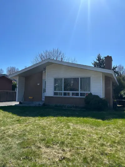 1144 Parkway Drive, Parkway Park - Queensway Terrace S And Area, On K2c 2w2