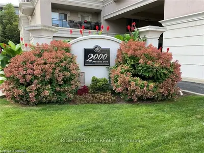 2000 Creekside Drive 202, Hamilton, On L9h 7s7