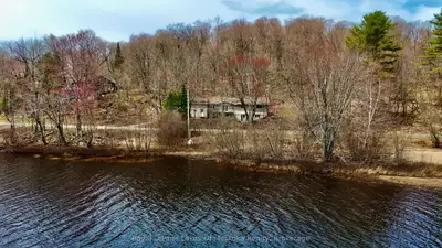 88 North Deer Lake Road, Huntsville, On P0b 1l0
