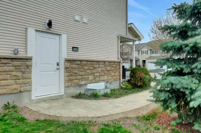 558 Ashbourne Crescent B, Barrhaven, On K2j 0p6