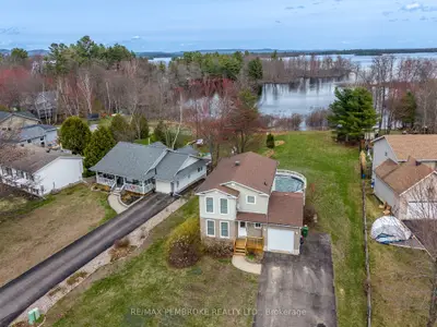 31 Earl Street, Petawawa, On K8h 3m4