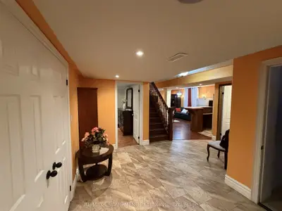2 PINERIDGE Drive, Hamilton, ON L9A 5K2