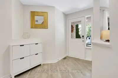 33 SPUR Avenue, Kanata, ON K2M 2R9