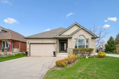 27 Elkin Court 19, Centre Wellington, On N1m 0a6
