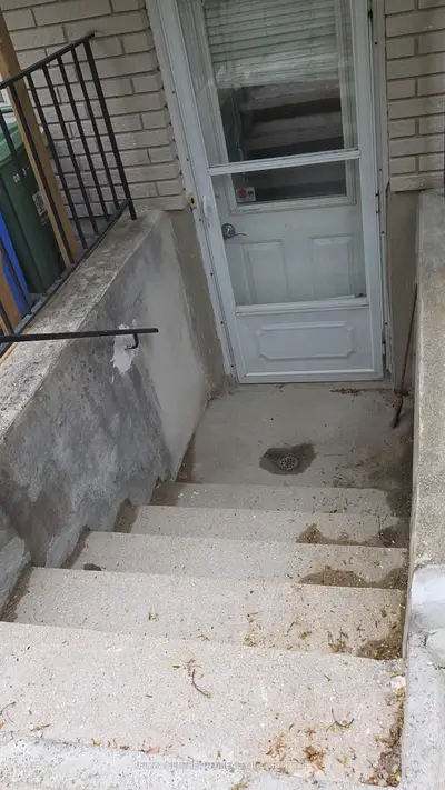 1461 Glengary Avenue W Basement, London North, On N5x 1p9