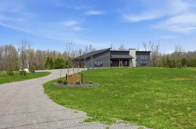 225 Mitchells Crossroad, Prince Edward County, On K0k 2t0