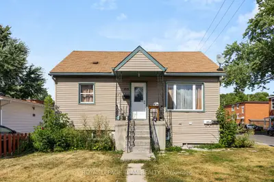 105 Jolliet Avenue, Vanier And Kingsview Park, On K1l 5h1