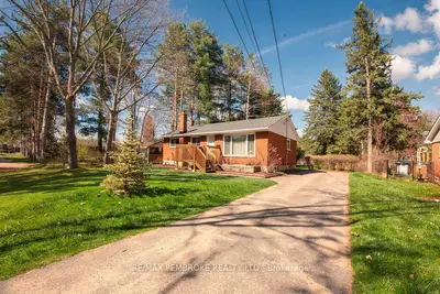20 Elmer Avenue, Petawawa, On K8h 2m2