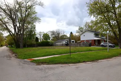 74 Summit Avenue, Welland, On L3c 4g7