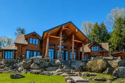 1422 Barlochan Road, Muskoka Lakes, On P1p 1r2