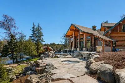 1422 BARLOCHAN Road, Muskoka Lakes, ON P1P 1R2