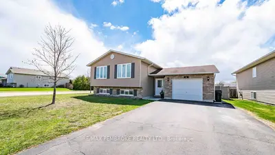 52 Highland Park Drive, Petawawa, On K8h 0a3