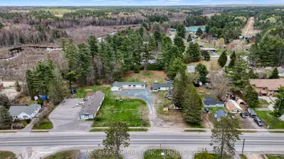 12335 & 12337 Hwy 41, Addington Highlands, On K0h 2g0