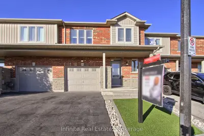380 Lake Street 11, Grimsby, On L3m 0e8