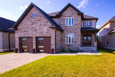 222 Boardwalk Way, Thames Centre, On N0l 1g2