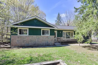 7 Ferndale Road, Muskoka Lakes, On P0b 1j0