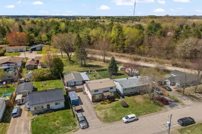 650 Lorne Street W, Laurentian Valley, On K8a 6t6
