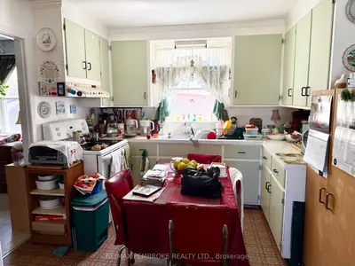 153 Cecelia Street, Pembroke, On K8a 1r7