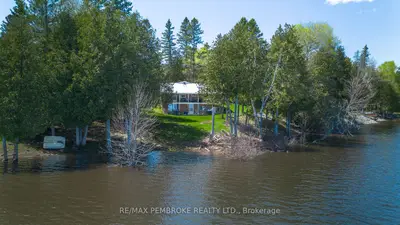 714 Lacroix Bay Road, Whitewater Region, On K0j 2l0