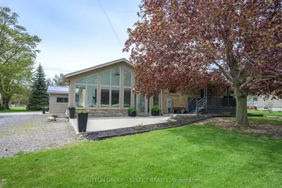 5596 Mooresville Drive, North Middlesex, On N0m 2j0